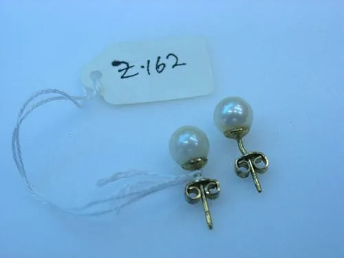 Pearl drop earrings